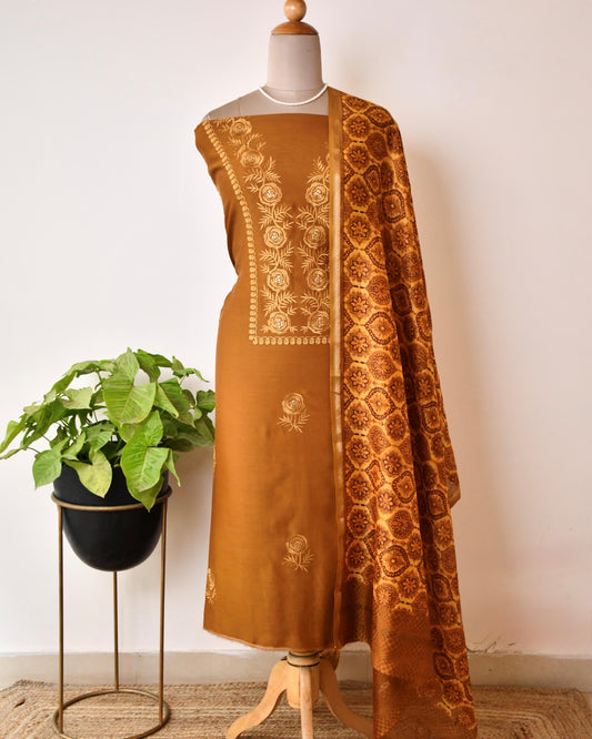 Handwoven Maheshwari Silk Embroidered Unstitched Suit