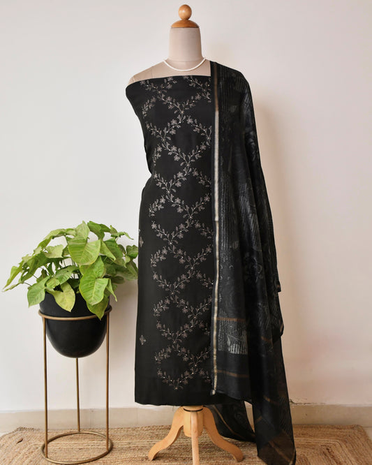 Handwoven Maheshwari Silk Embroidered Unstitched Suit