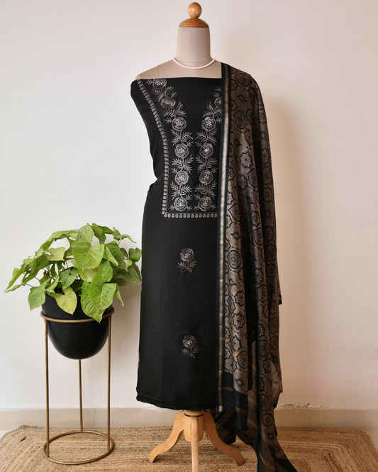 Handwoven Maheshwari Silk Embroidered Unstitched Suit