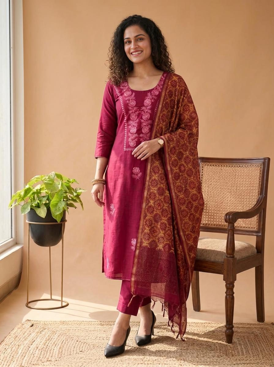 Handwoven Maheshwari Silk Embroidered Unstitched Suit